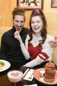 Fototermin mit Klaudia Giez und Adriano Salvaggio im Hard Rock Cafe Berlin