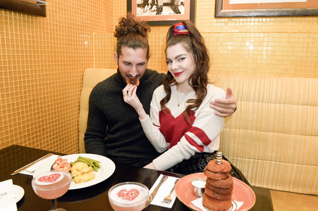 Fototermin mit Klaudia Giez und Adriano Salvaggio im Hard Rock Cafe Berlin