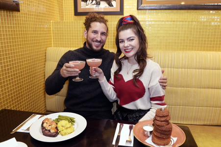 Fototermin mit Klaudia Giez und Adriano Salvaggio im Hard Rock Cafe Berlin
