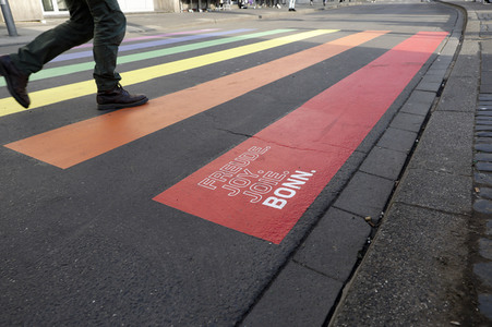 Regenbogen-Zebrastreifen für Bonn