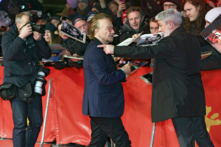 Adam Clayton und Bono von U2 auf der Berlinale 2023