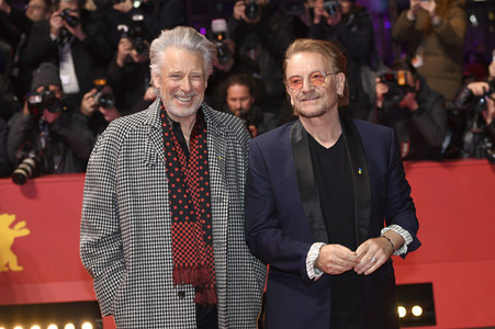 Adam Clayton und Bono von U2 auf der Berlinale 2023