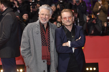 Adam Clayton und Bono von U2 auf der Berlinale 2023
