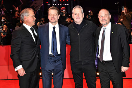 Adam Clayton und Bono von U2 auf der Berlinale 2023