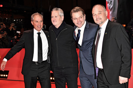 Adam Clayton und Bono von U2 auf der Berlinale 2023