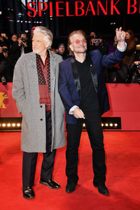 Adam Clayton und Bono von U2 auf der Berlinale 2023