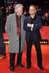 Adam Clayton und Bono von U2 auf der Berlinale 2023