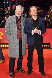 Adam Clayton und Bono von U2 auf der Berlinale 2023