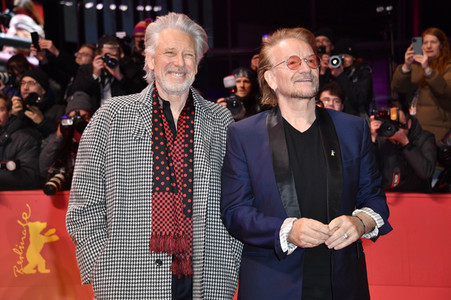 Adam Clayton und Bono von U2 auf der Berlinale 2023