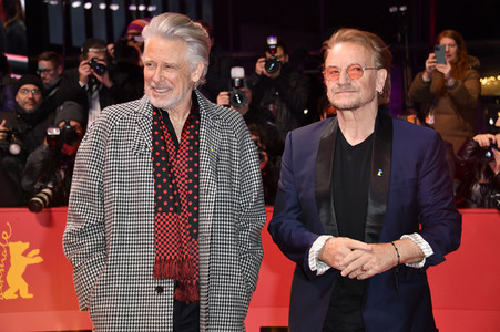 Adam Clayton und Bono von U2 auf der Berlinale 2023
