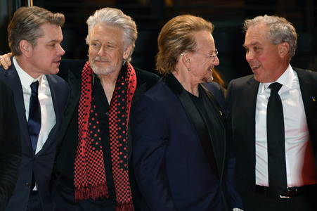 Adam Clayton und Bono von U2 auf der Berlinale 2023
