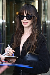 Anne Hathaway bei der Ankunft am Grand Hyatt Hotel, Berlinale 2023