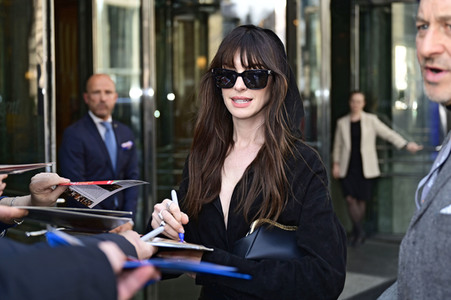 Anne Hathaway bei der Ankunft am Grand Hyatt Hotel, Berlinale 2023