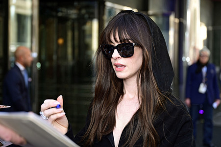 Anne Hathaway bei der Ankunft am Grand Hyatt Hotel, Berlinale 2023