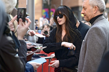 Anne Hathaway bei der Ankunft am Grand Hyatt Hotel, Berlinale 2023