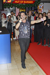 Opening HOB'S Hut of Burger in Hamburg