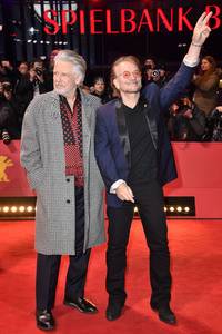 Adam Clayton und Bono von U2 auf der Berlinale 2023
