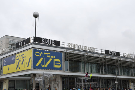 Demonstration für den Abzug russischer Truppen aus der Ukraine in Berlin
