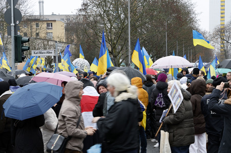 Demonstration für den Abzug russischer Truppen aus der Ukraine in Berlin