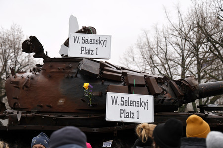 Demonstration für den Abzug russischer Truppen aus der Ukraine in Berlin