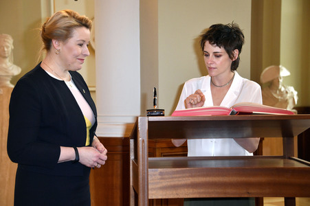 Einzeichnung der Jury in das Gästebuch von Berlin, Berlinale 2023