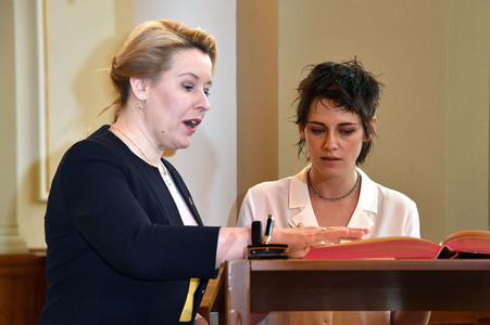 Einzeichnung der Jury in das Gästebuch von Berlin, Berlinale 2023