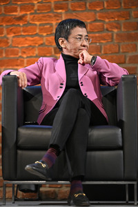 Maria Ressa und Bibiana Beglau auf der lit.Cologne 2023 in Köln