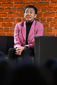 Maria Ressa und Bibiana Beglau auf der lit.Cologne 2023 in Köln