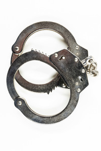 Symbolfoto Handschellen