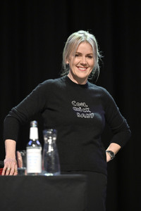 Jojo Moyes und Therese Hämer auf der lit.Cologne 2023 in Köln