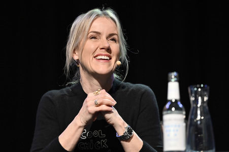 Jojo Moyes und Therese Hämer auf der lit.Cologne 2023 in Köln