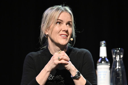 Jojo Moyes und Therese Hämer auf der lit.Cologne 2023 in Köln