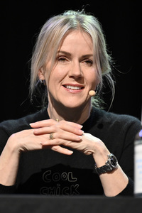 Jojo Moyes und Therese Hämer auf der lit.Cologne 2023 in Köln