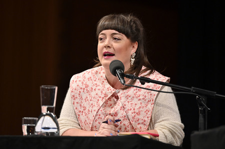 Lauren Groff und Nina Kunzendorf auf der lit.Cologne 2023 in Köln