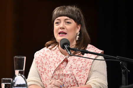 Lauren Groff und Nina Kunzendorf auf der lit.Cologne 2023 in Köln