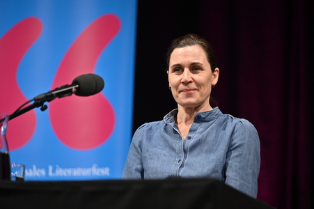 Lauren Groff und Nina Kunzendorf auf der lit.Cologne 2023 in Köln