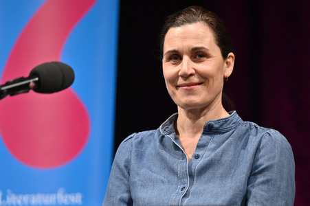 Lauren Groff und Nina Kunzendorf auf der lit.Cologne 2023 in Köln