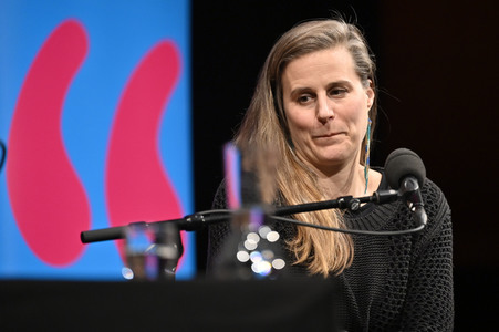 Lauren Groff und Nina Kunzendorf auf der lit.Cologne 2023 in Köln