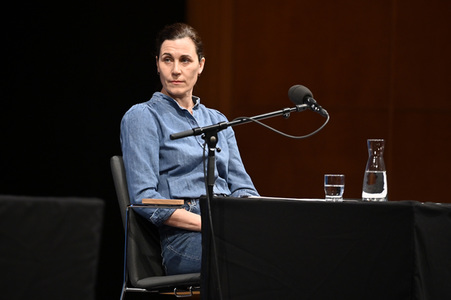 Lauren Groff und Nina Kunzendorf auf der lit.Cologne 2023 in Köln