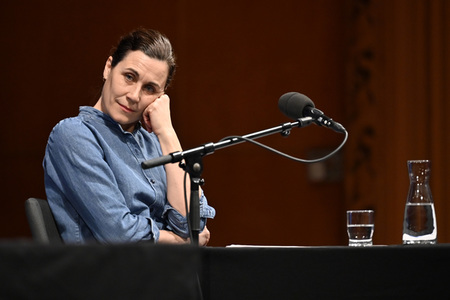 Lauren Groff und Nina Kunzendorf auf der lit.Cologne 2023 in Köln