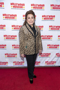 Enthüllung von Mary Pickfords Kleid im Hollywood Museum in Los Angeles