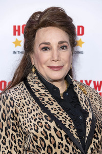 Enthüllung von Mary Pickfords Kleid im Hollywood Museum in Los Angeles