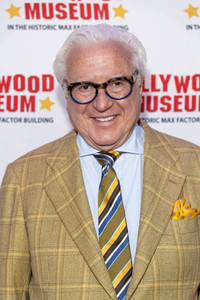 Enthüllung von Mary Pickfords Kleid im Hollywood Museum in Los Angeles