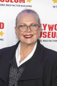 Enthüllung von Mary Pickfords Kleid im Hollywood Museum in Los Angeles