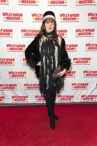 Enthüllung von Mary Pickfords Kleid im Hollywood Museum in Los Angeles