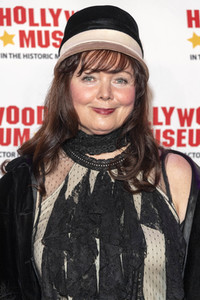 Enthüllung von Mary Pickfords Kleid im Hollywood Museum in Los Angeles