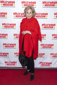 Enthüllung von Mary Pickfords Kleid im Hollywood Museum in Los Angeles