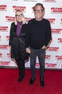Enthüllung von Mary Pickfords Kleid im Hollywood Museum in Los Angeles
