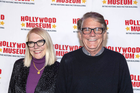 Enthüllung von Mary Pickfords Kleid im Hollywood Museum in Los Angeles