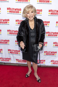 Enthüllung von Mary Pickfords Kleid im Hollywood Museum in Los Angeles